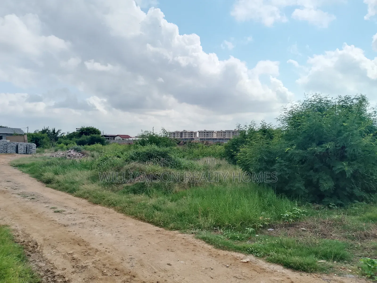 Fullplot Road Side Land 4sale Around Regimanuel Est,Spintex