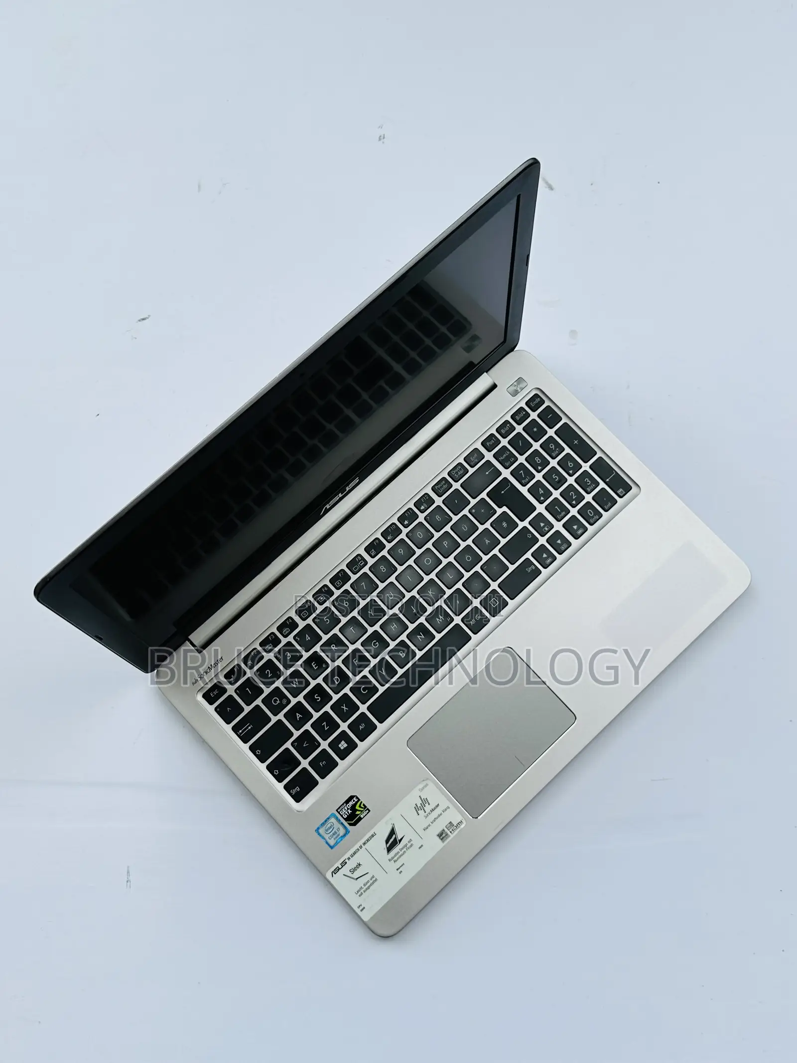 Laptop Asus K50IJ 12GB Intel Core i7 HDD+SSD 256GB