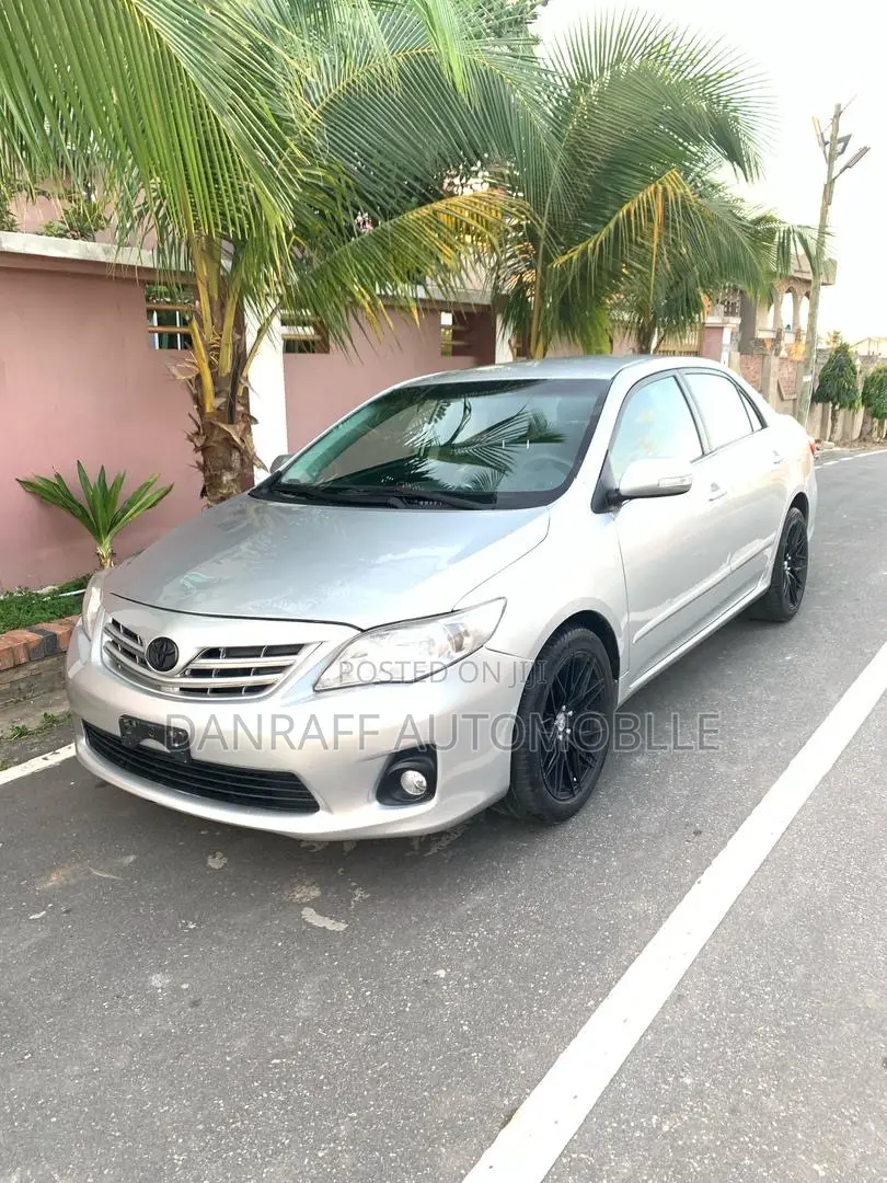 Toyota Corolla Altis 2013 Silver