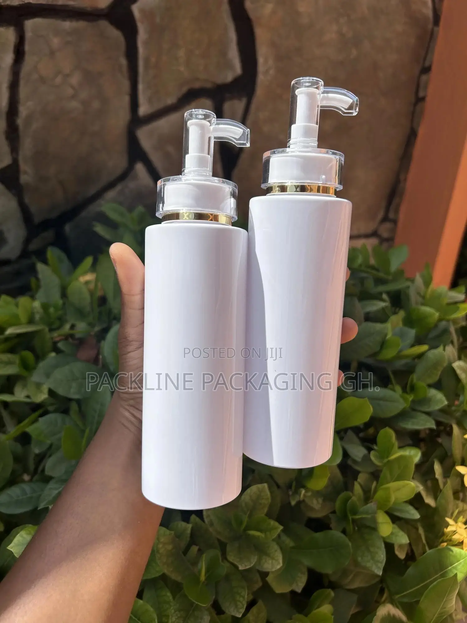 White Cosmetics Lotion Bottles With White Acrylic Pump