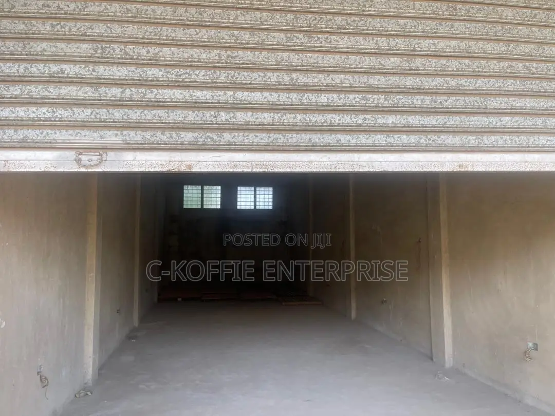 130 SQM Warehouse at Lapaz for Rent