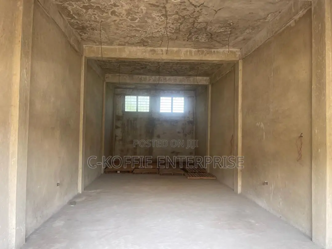 130 SQM Warehouse at Lapaz for Rent