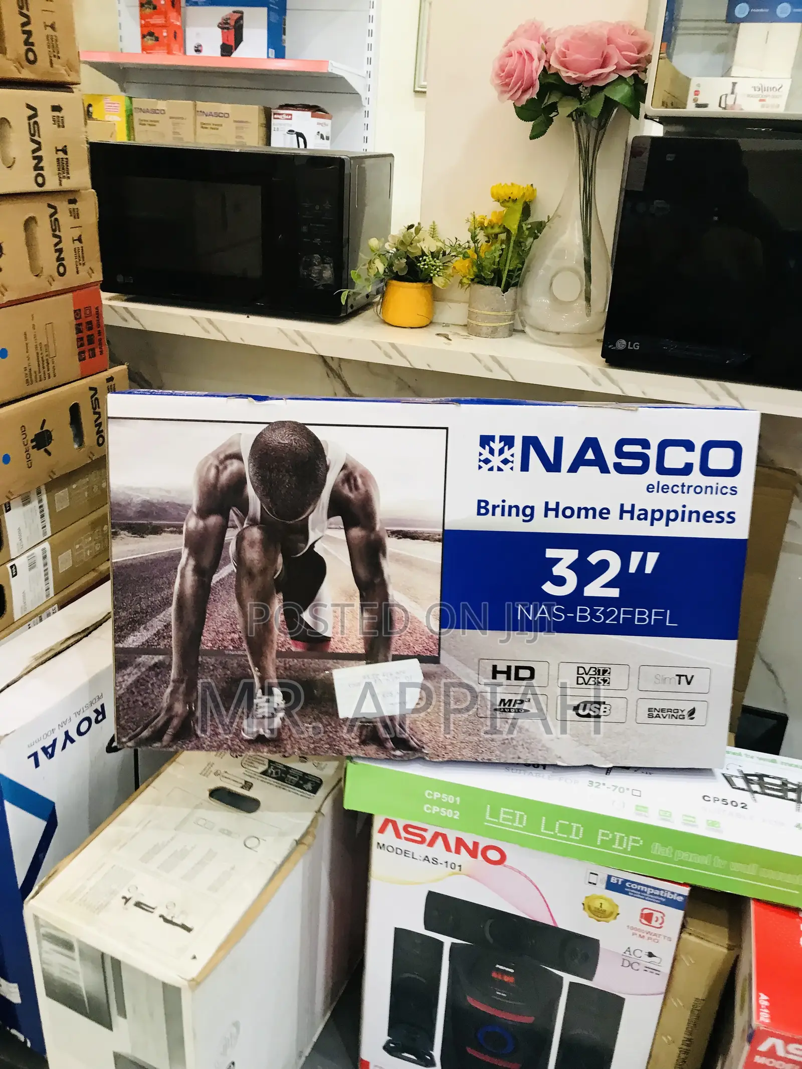 Beautiful Made Nasco 32 Inch Digital Satellite Television.