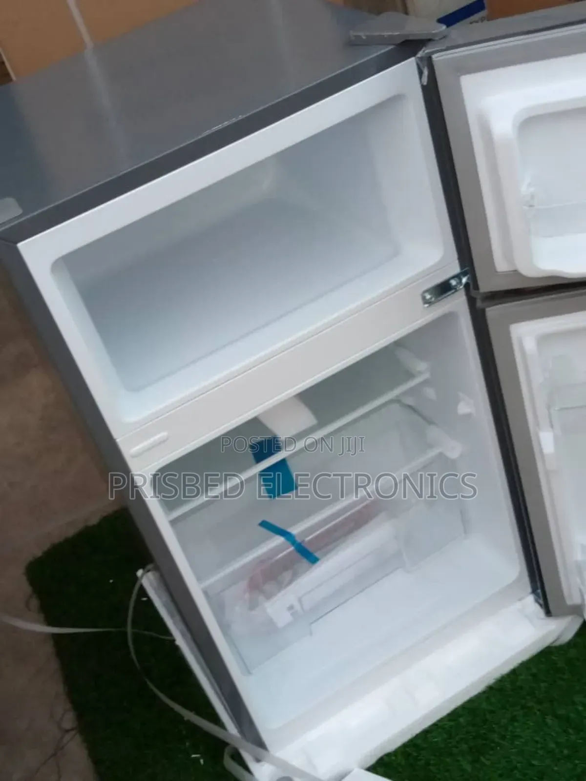 Roch Durable Table Top Double Door Fridge 85 Litres
