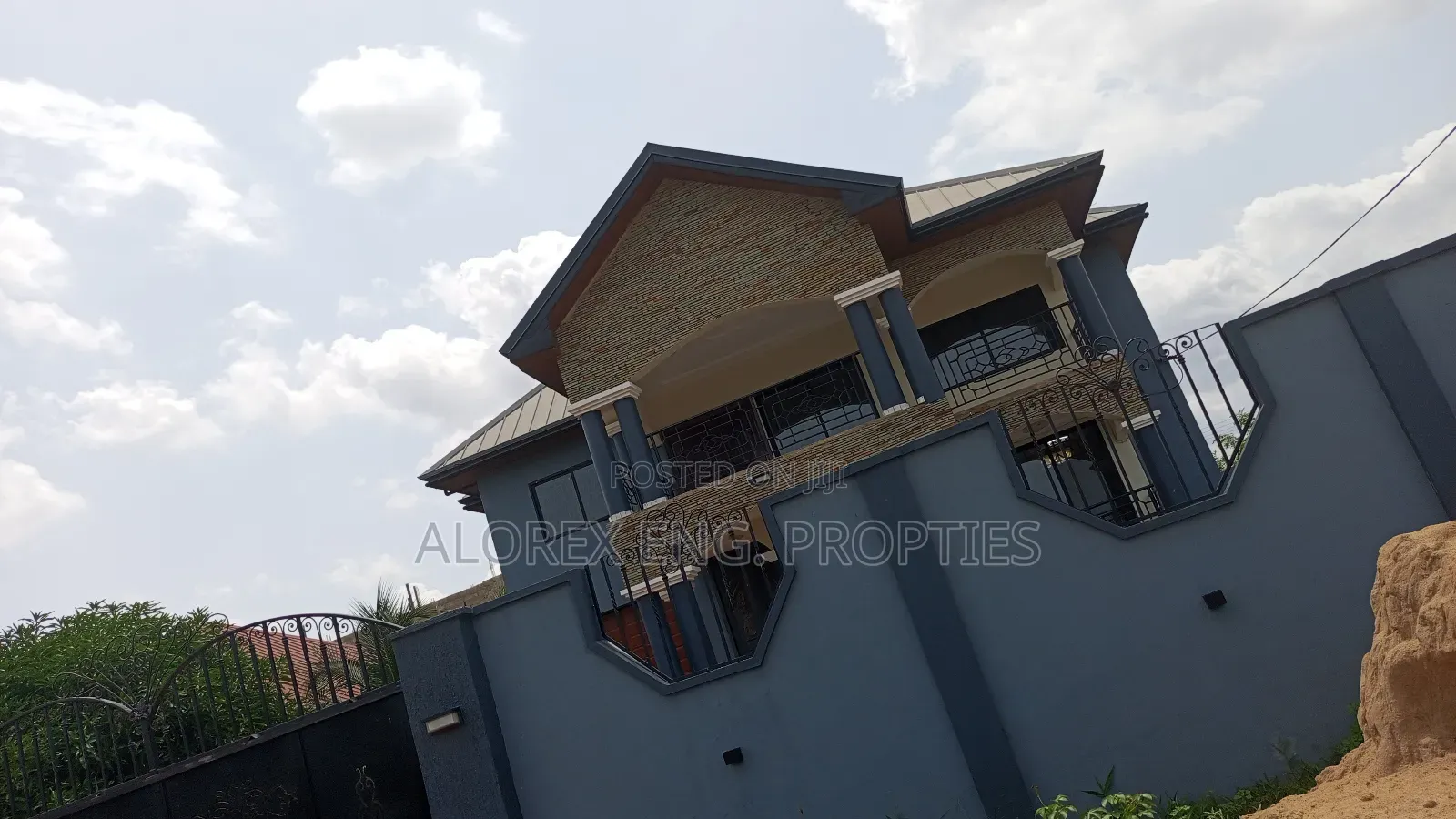 5bdrm House in Castle Gate Estate, Adenta for rent