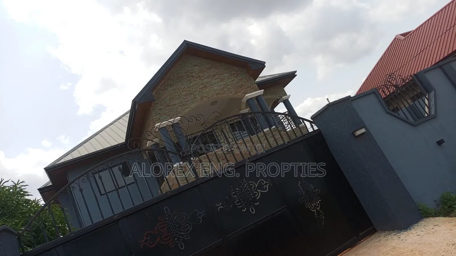 5bdrm House in Castle Gate Estate, Adenta for rent