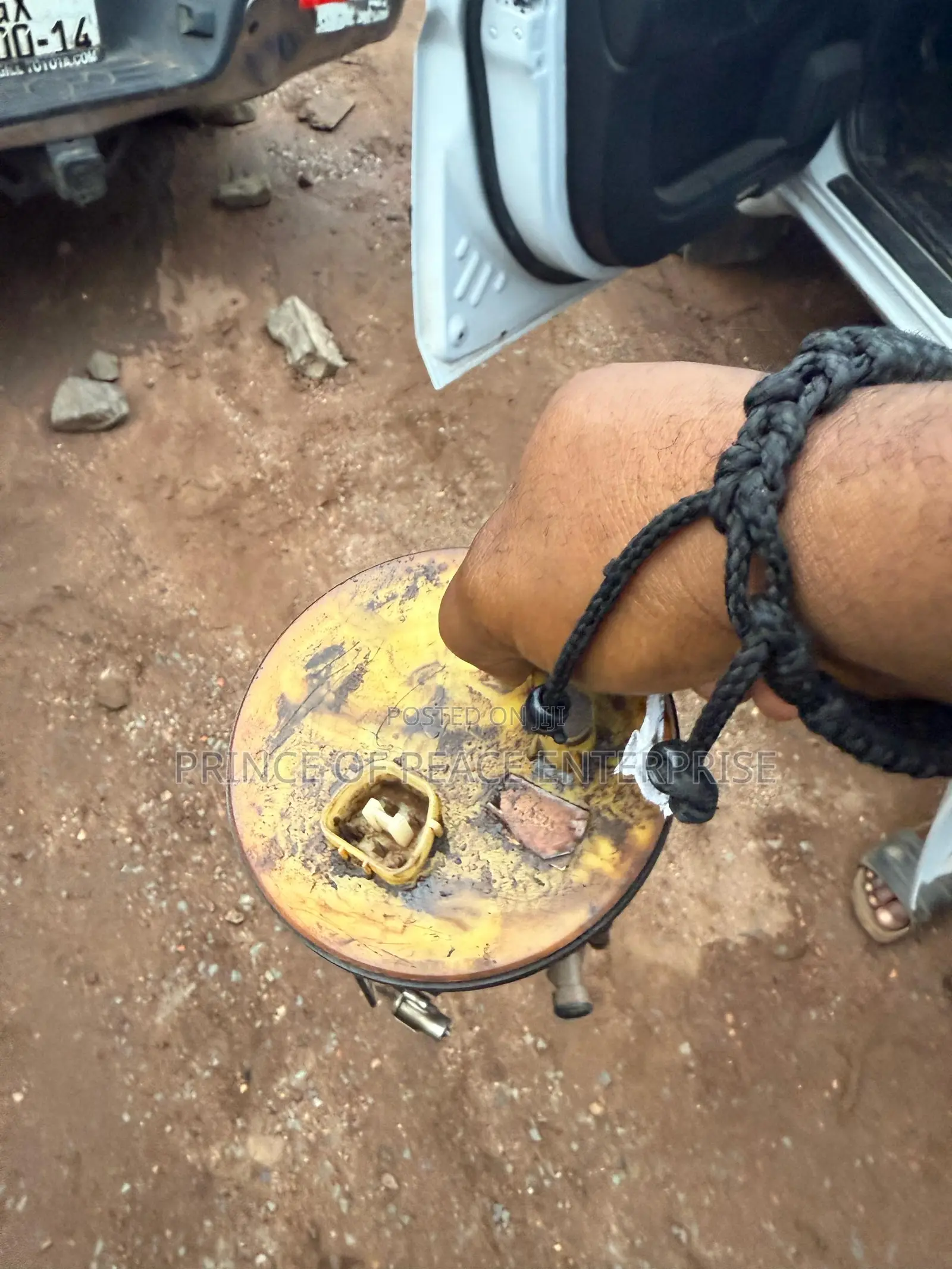 Mistubushi Endeavor Home Used Fuel Pump