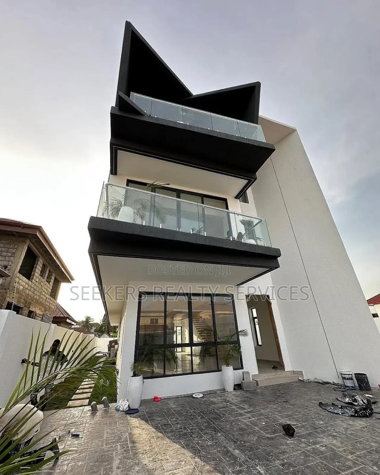 5bdrm House in Seekers Realty, East Legon for sale