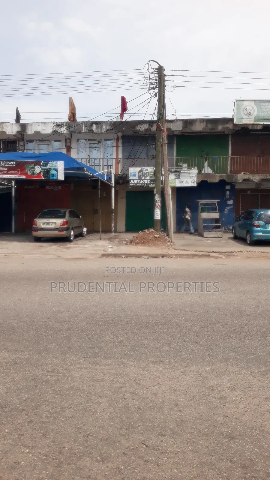 5bdrm House in Adabraka for sale