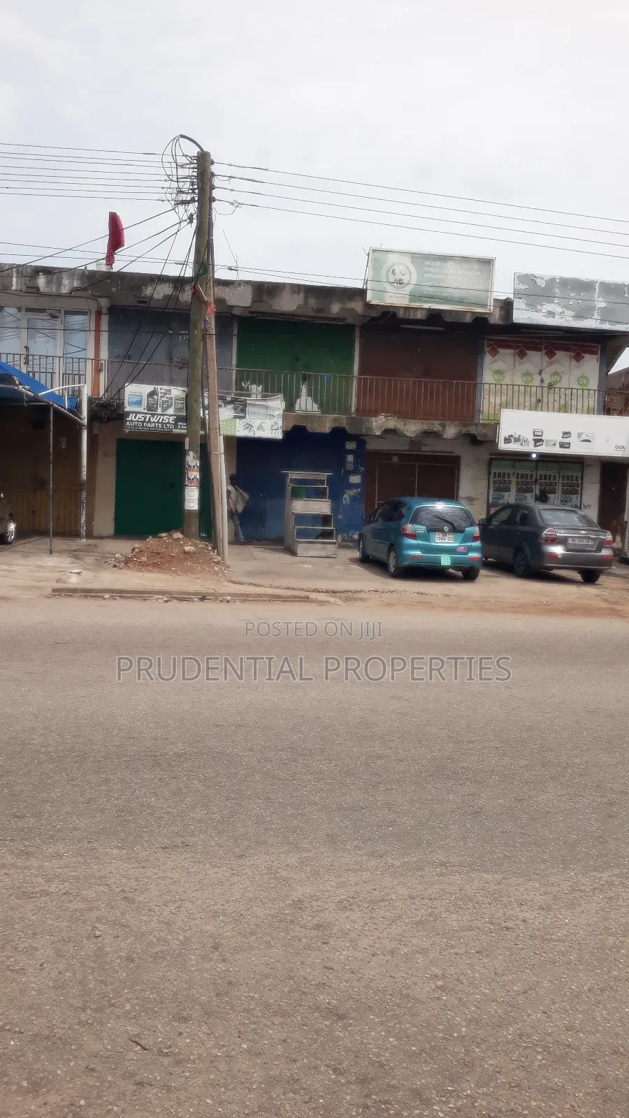 5bdrm House in Adabraka for sale