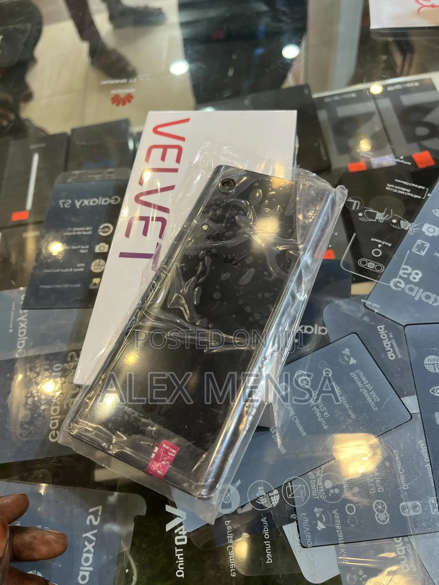 New LG Velvet 128 GB Black