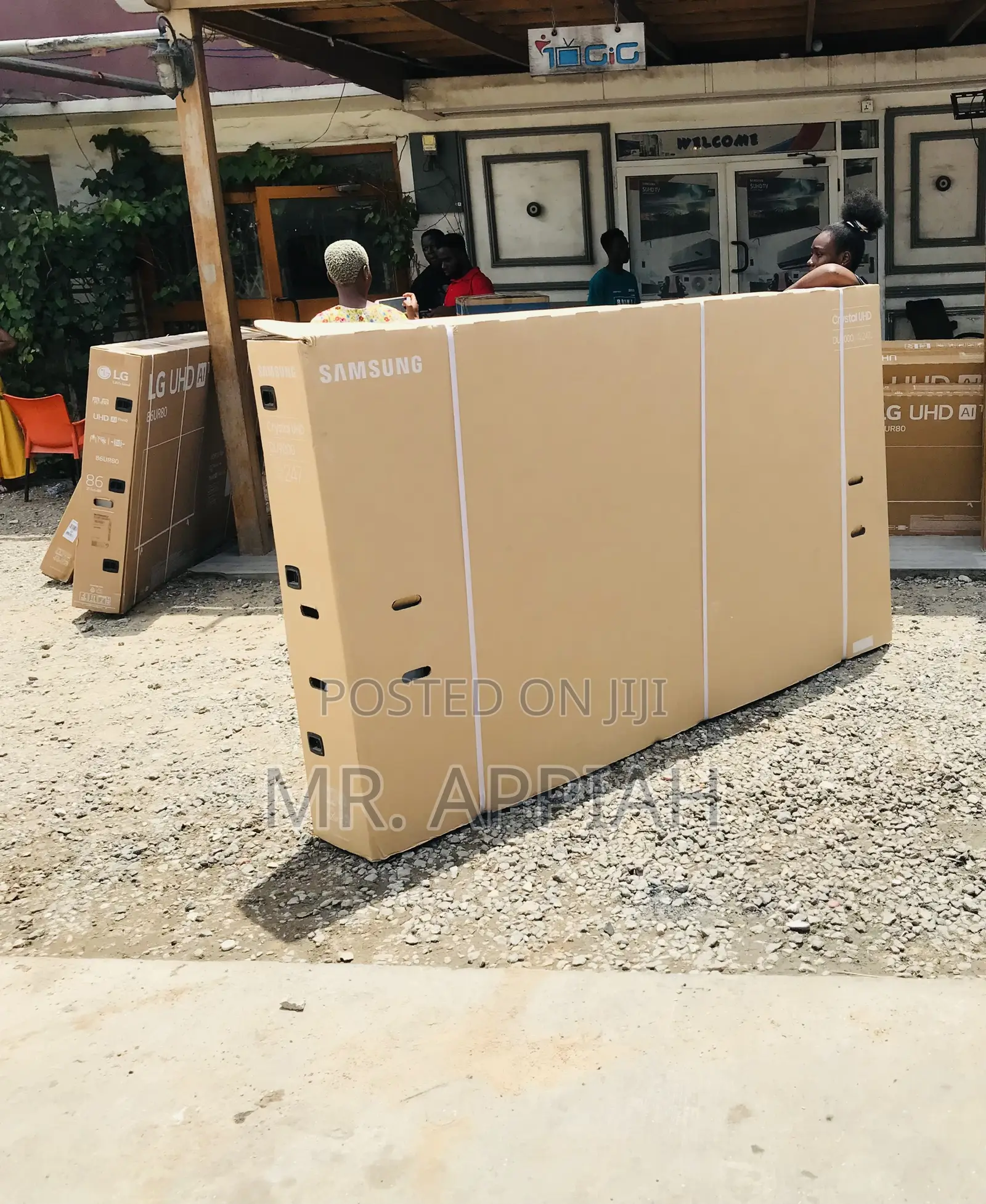 Check Out Unique Samsung 98” Crystal  Smart Tv,98du9000