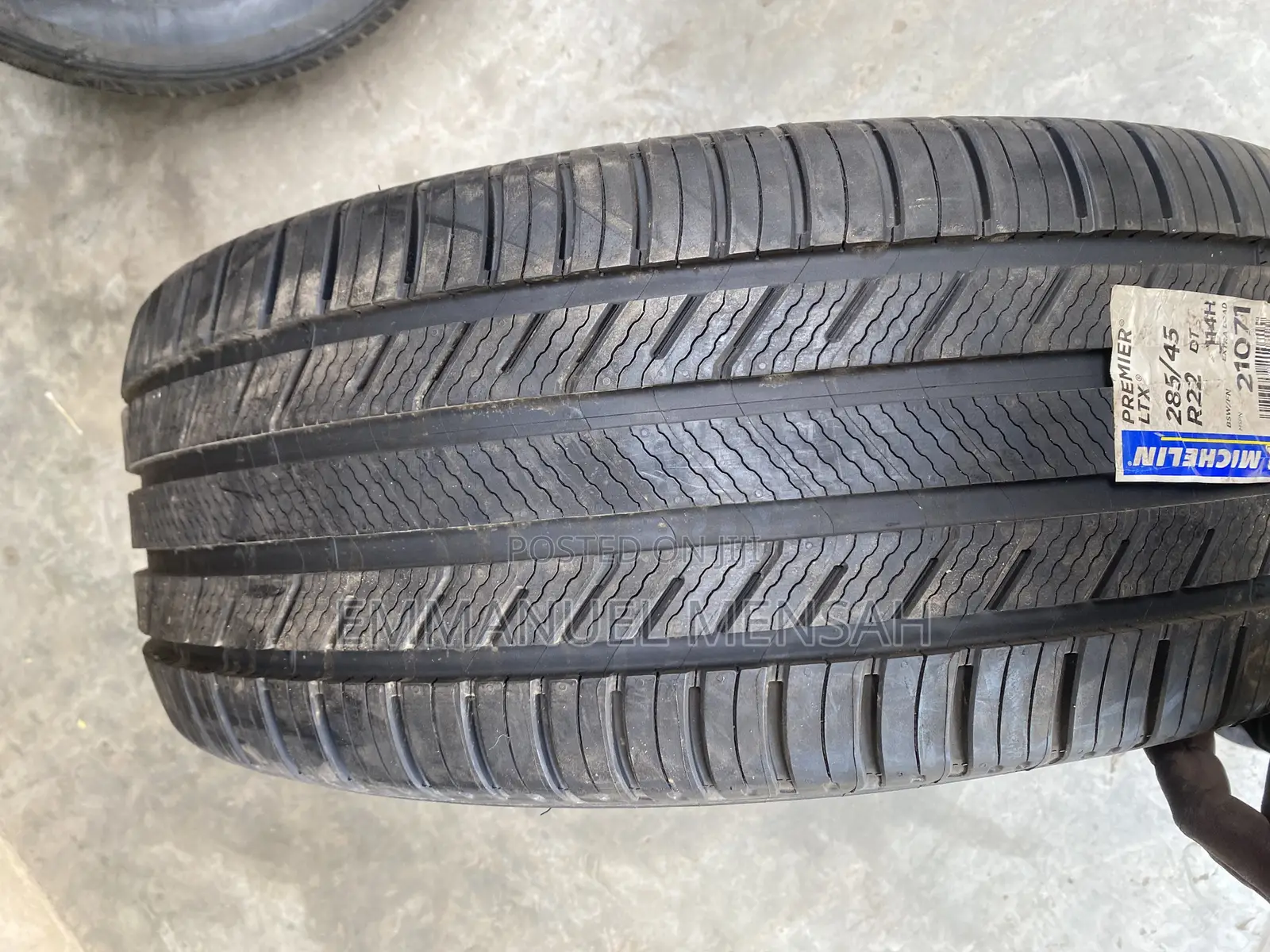 285/45 R22 Michelin Premier LTX Tire