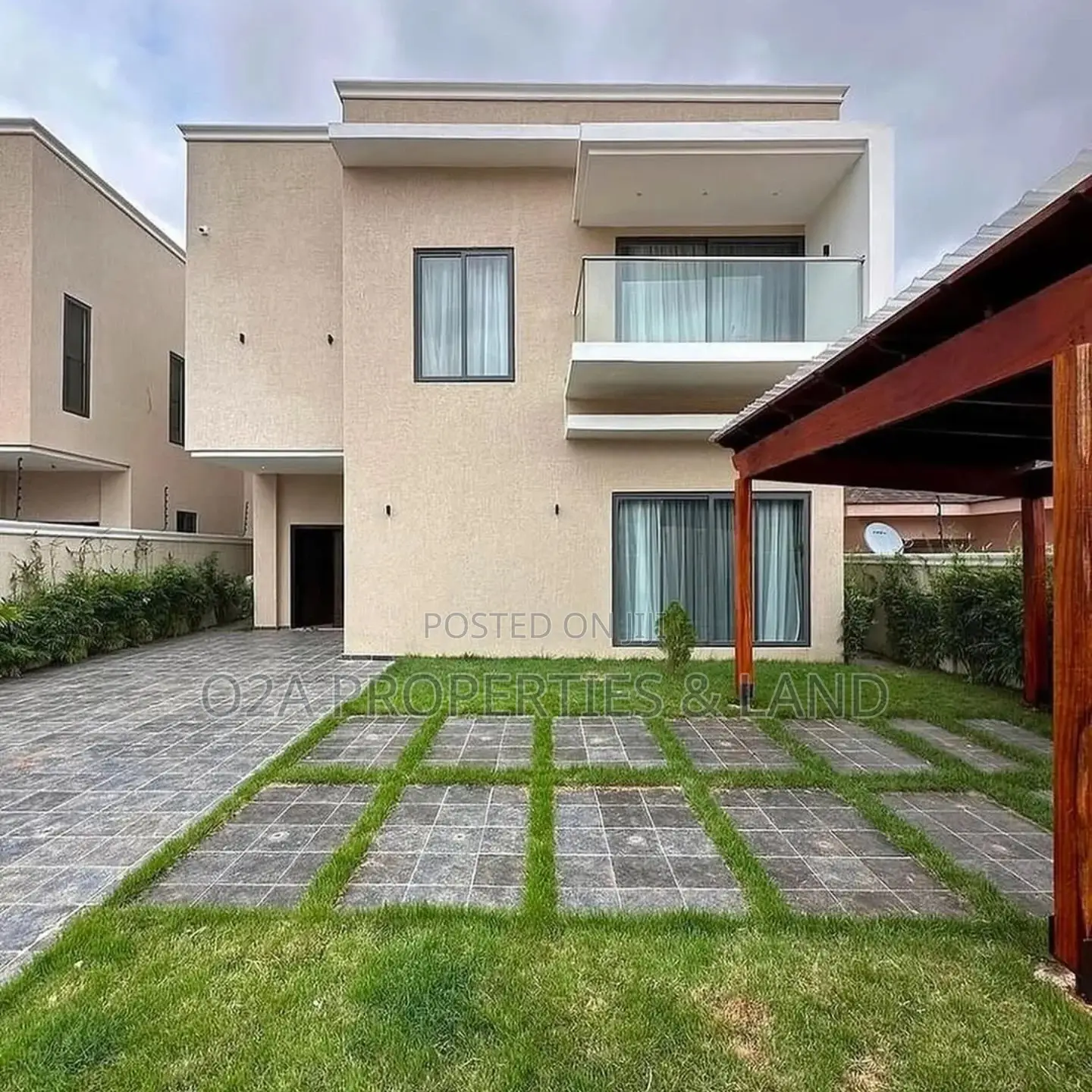 4bdrm House in Ashaley Botwe, Lake Side Estate for sale