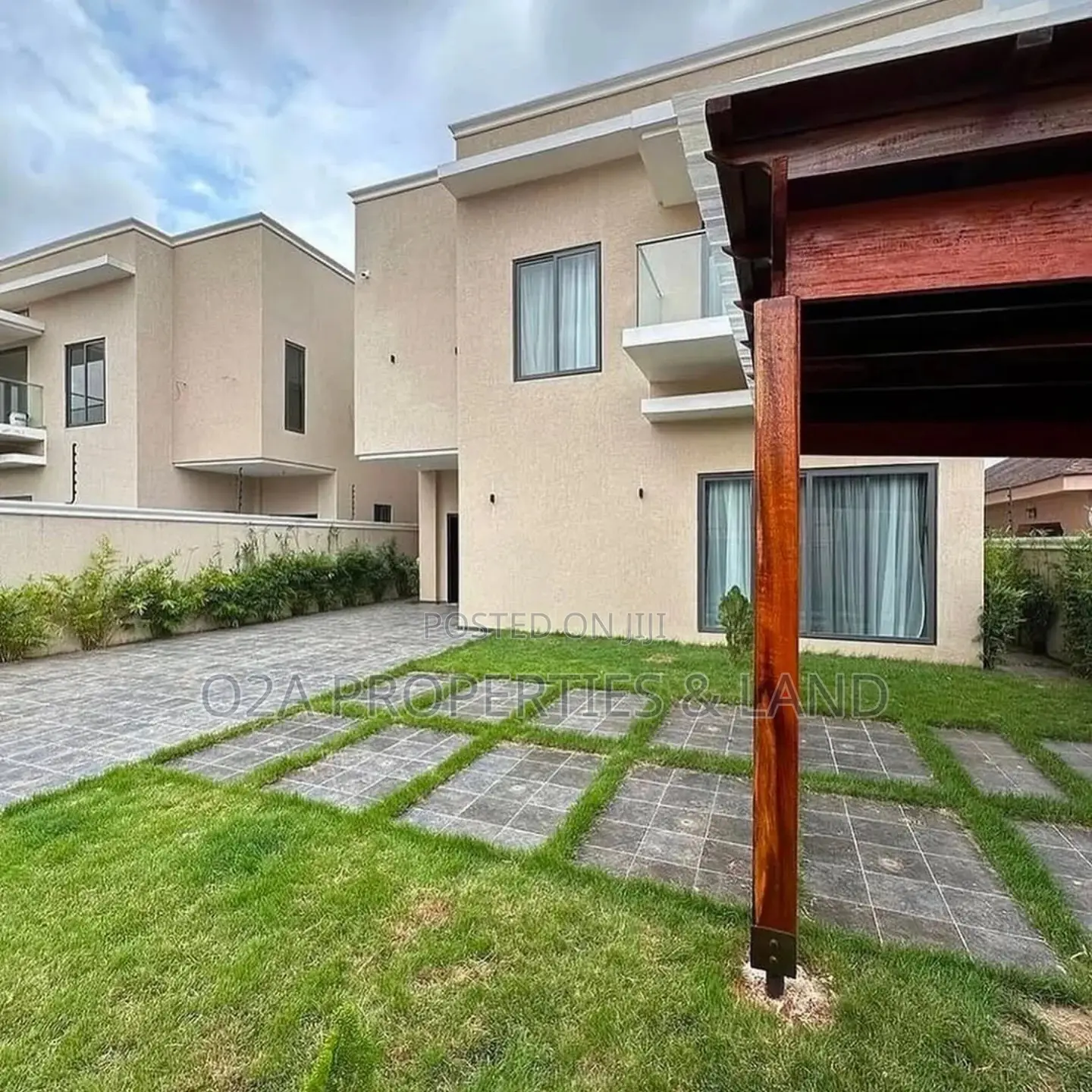 4bdrm House in Ashaley Botwe, Lake Side Estate for sale