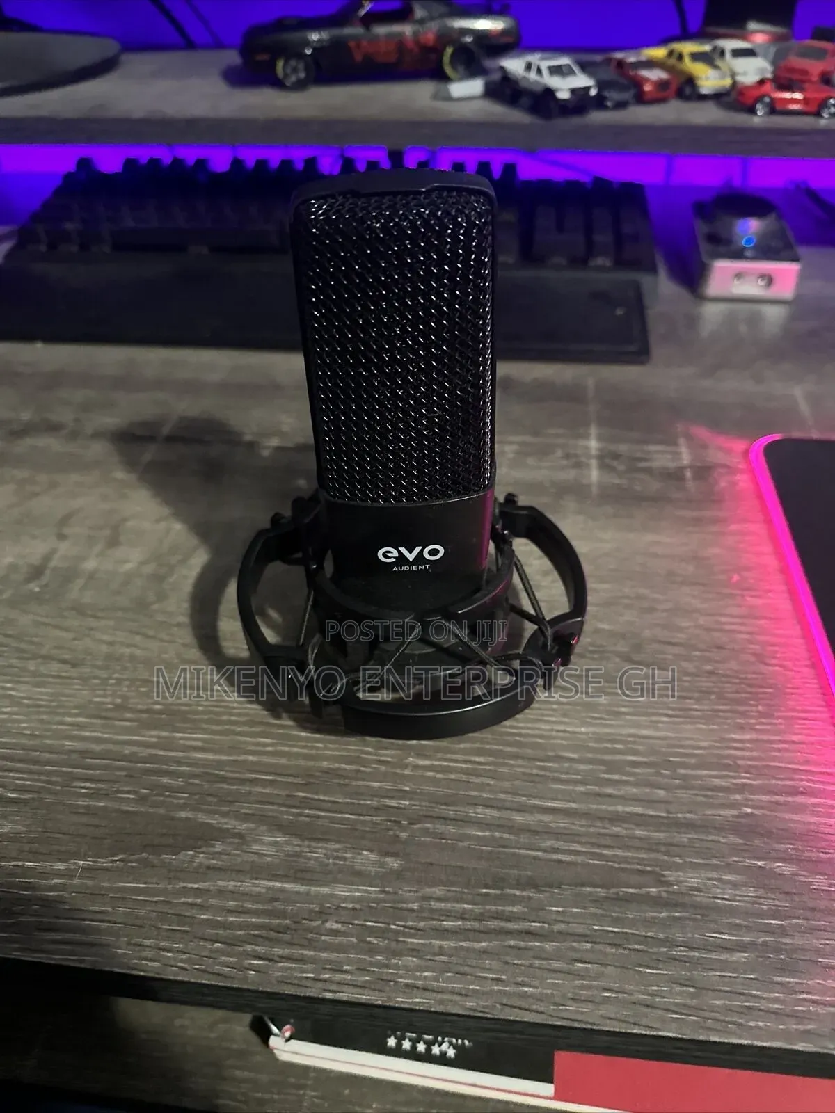 Audient Sr1 Large-Diaphragm Condenser Microphone.
