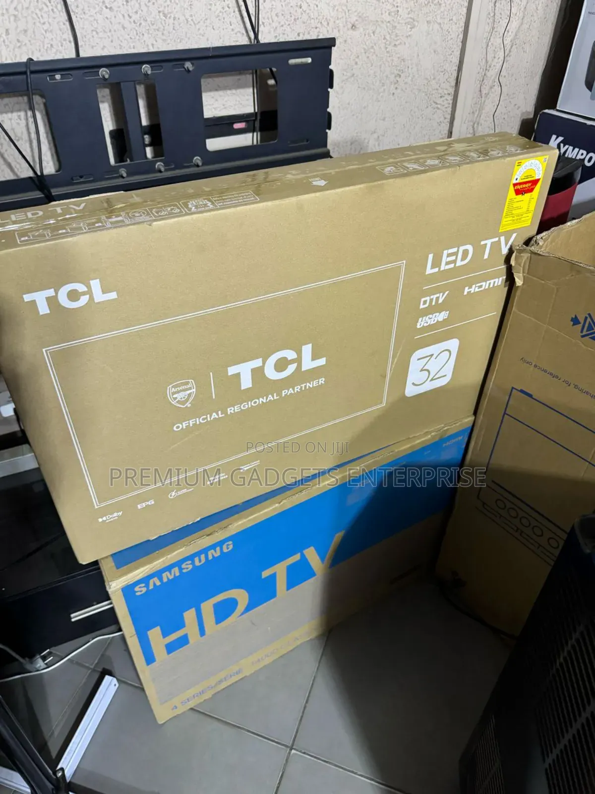 Narrow Bezel Tcl 32'' Led 32d3400 Fhd Satellite Television