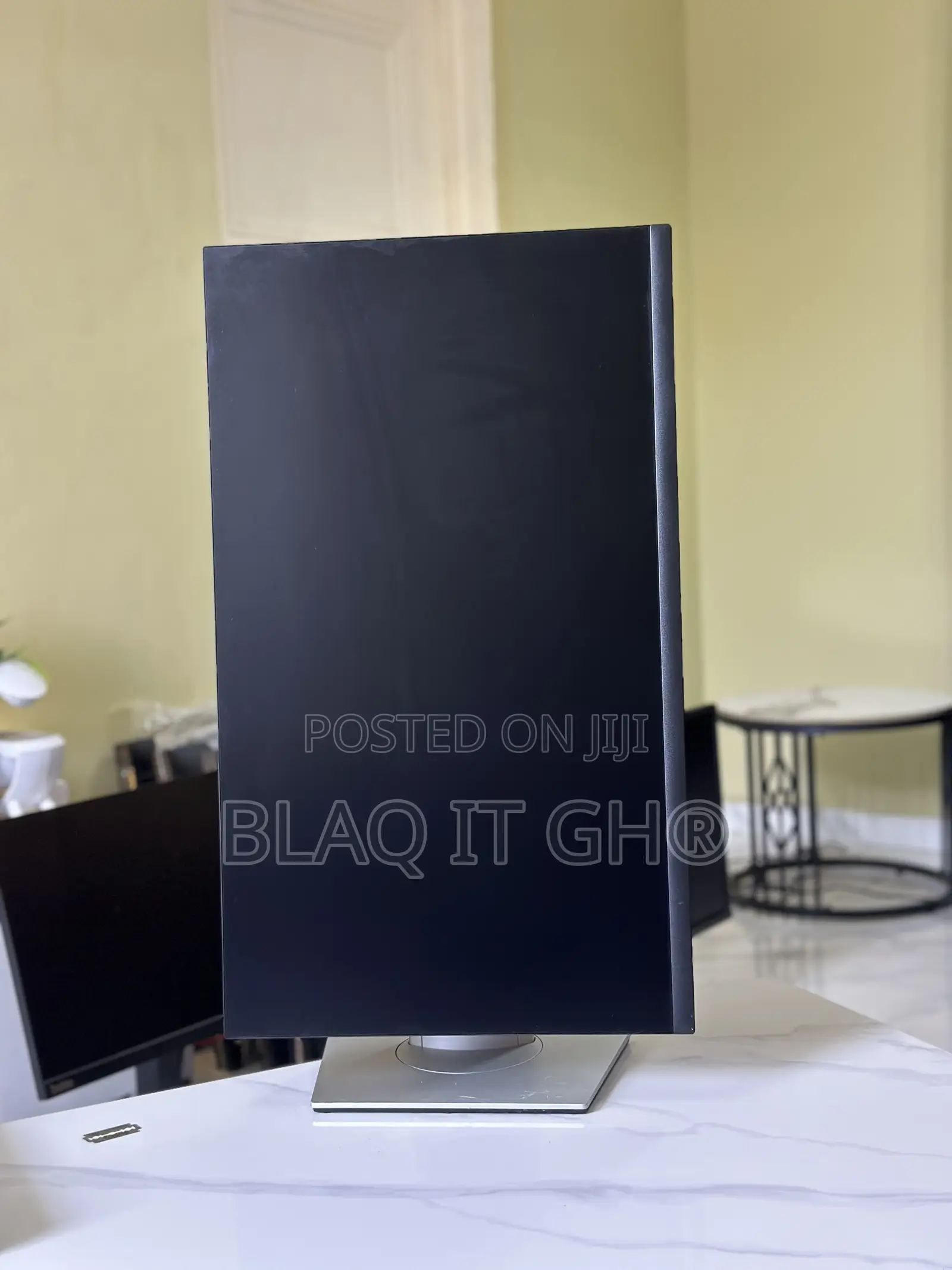 Dell 27” Inches Edgeless Full Hd Ips Monitor