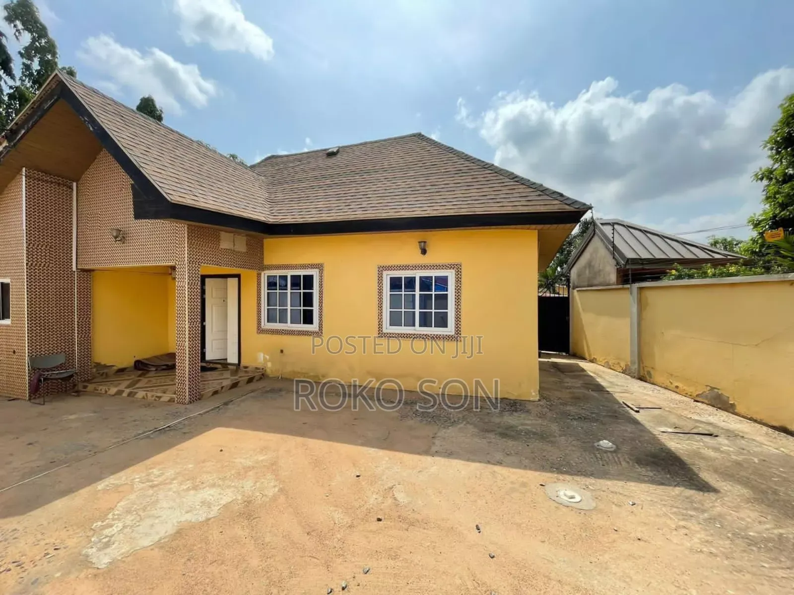 2bdrm House in Dr Roko, Accra Metropolitan for sale