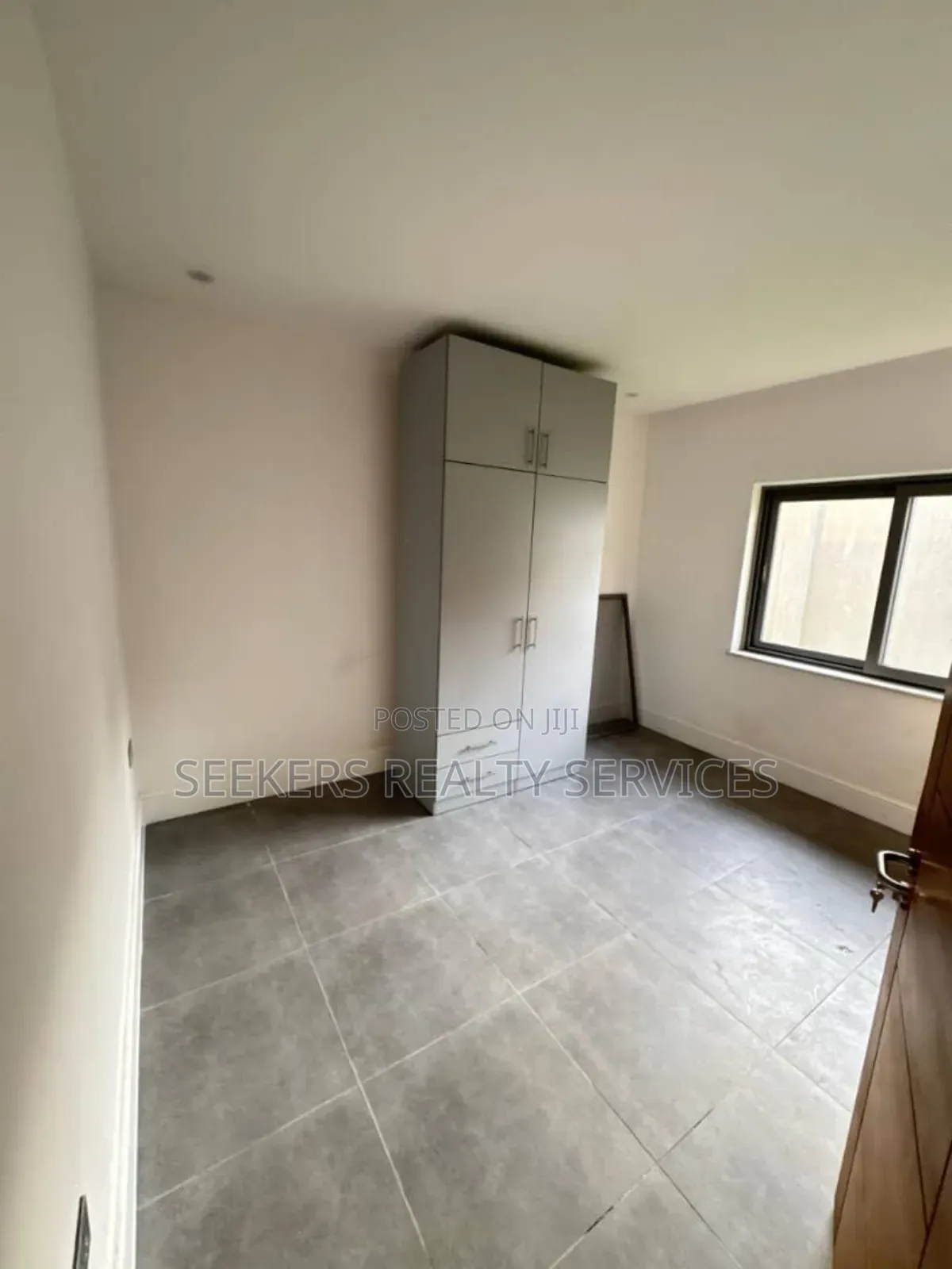 5bdrm Townhouse/Terrace in Seekers Realty, Cantonments for sale