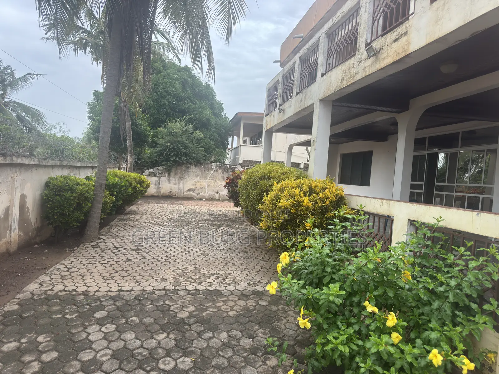 Office and Warehouse to-Let