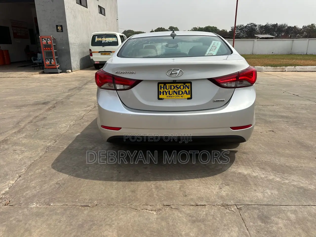 Hyundai Elantra Limited 4dr Sedan (1.8L 4cyl 6A) 2014 Silver