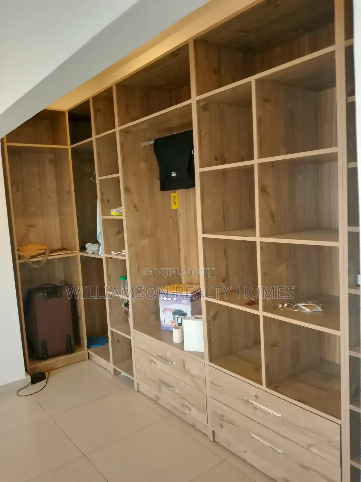 4bdrm Duplex in Kotobabi Road Area, Spintex for rent