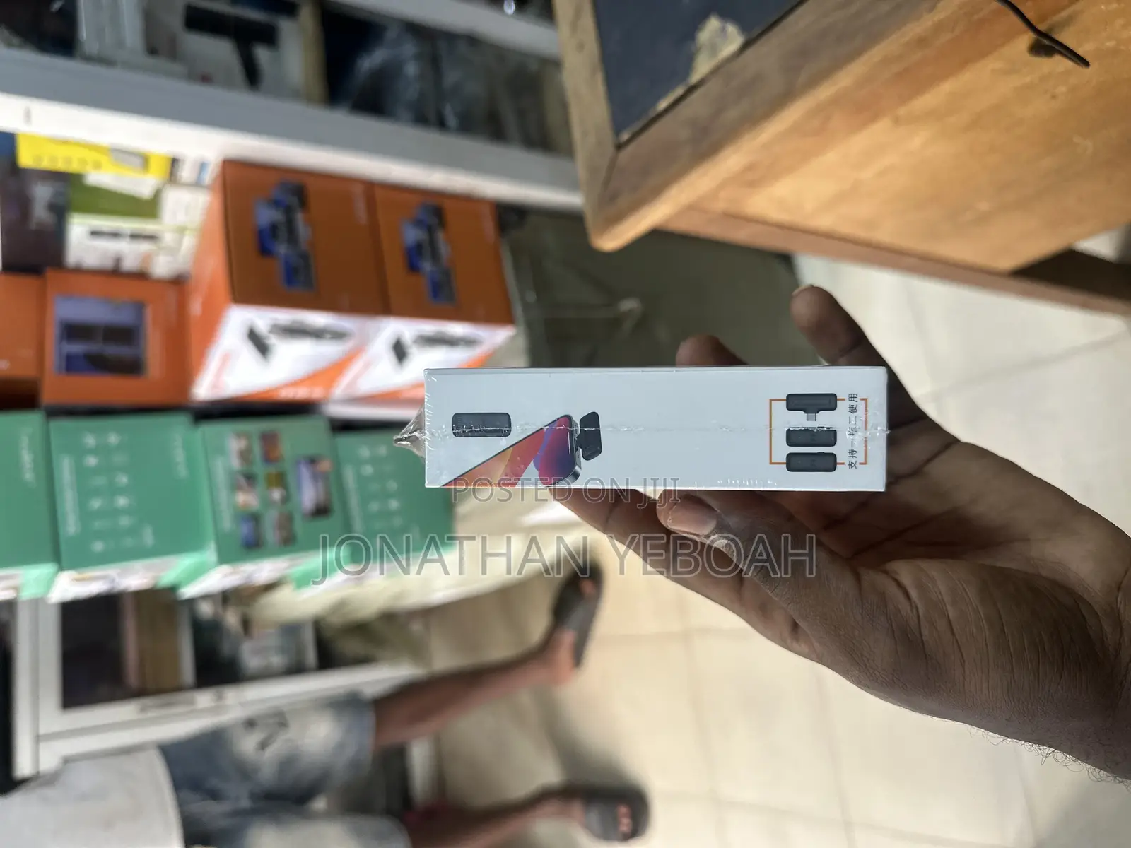 2in1 Wireless Microphone With Charging Case