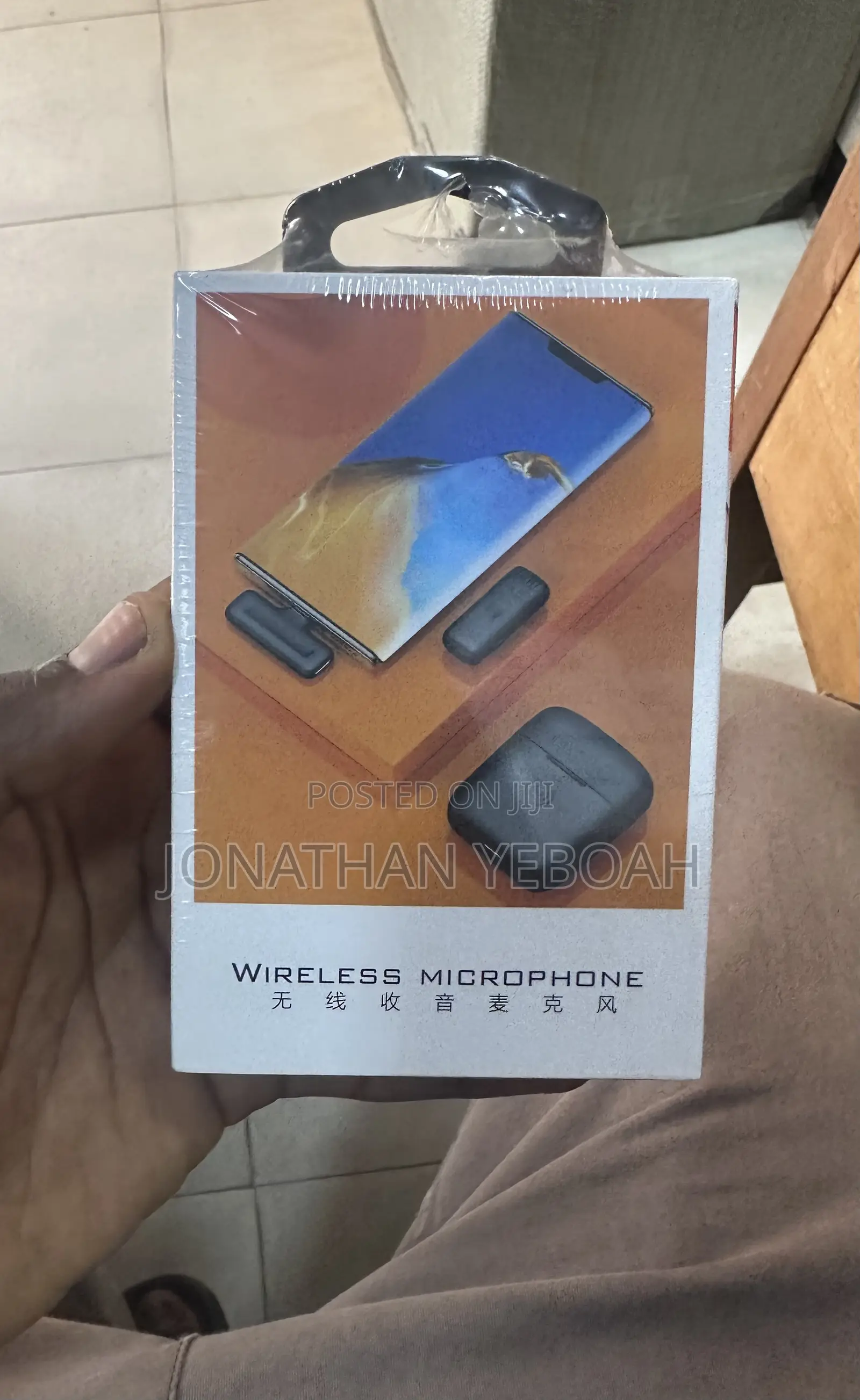 2in1 Wireless Microphone With Charging Case