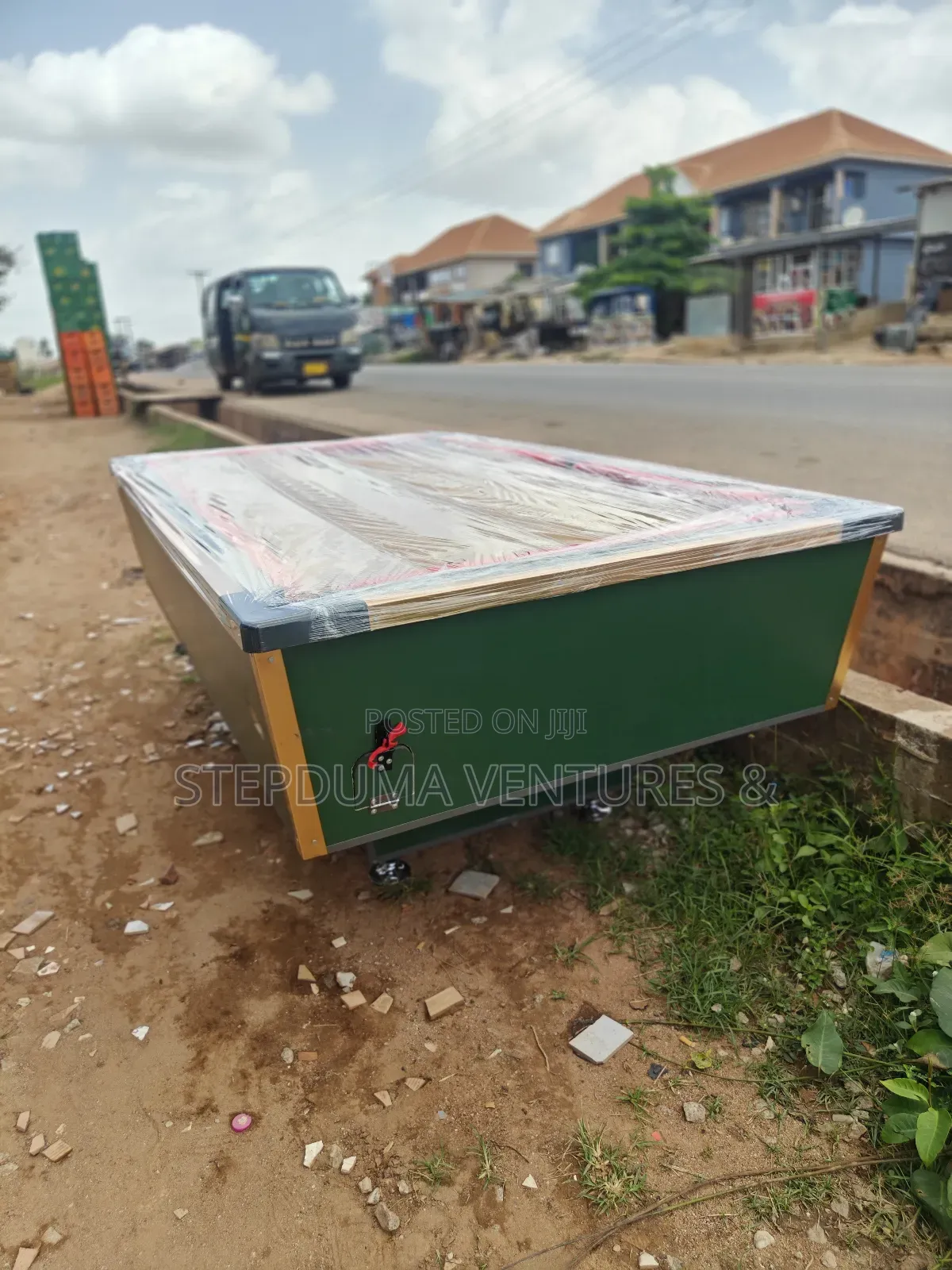 Army Green Snooker Table With Gold Woolen