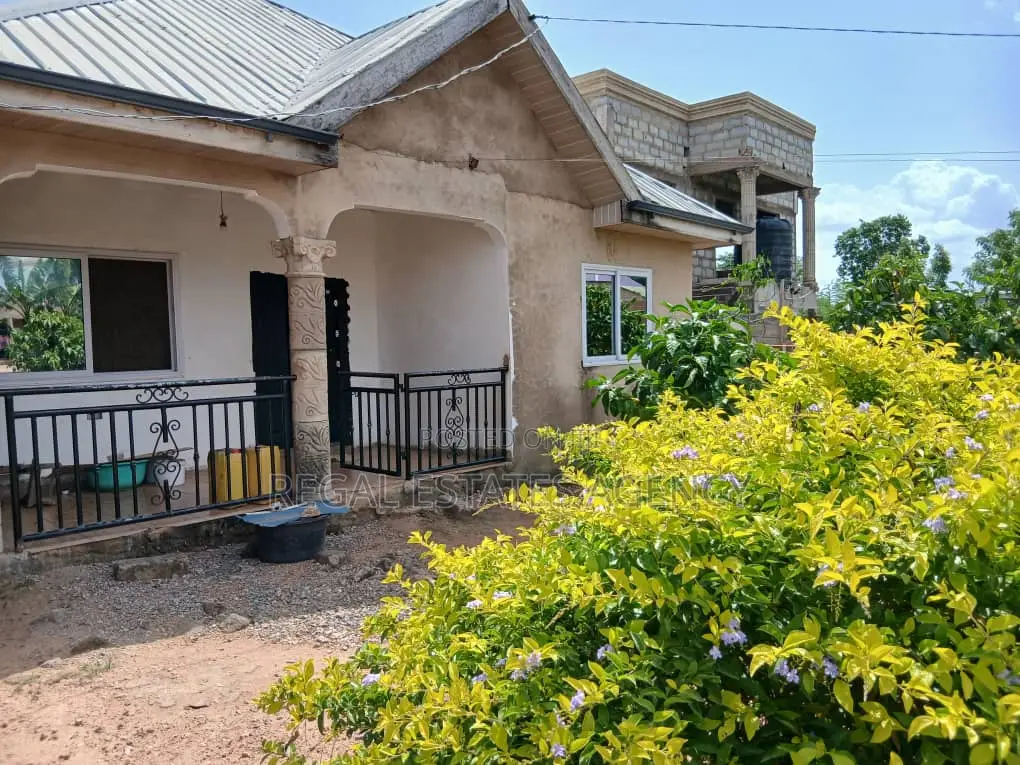3bdrm House in Sarpeiman Opah Road, Amasaman for sale