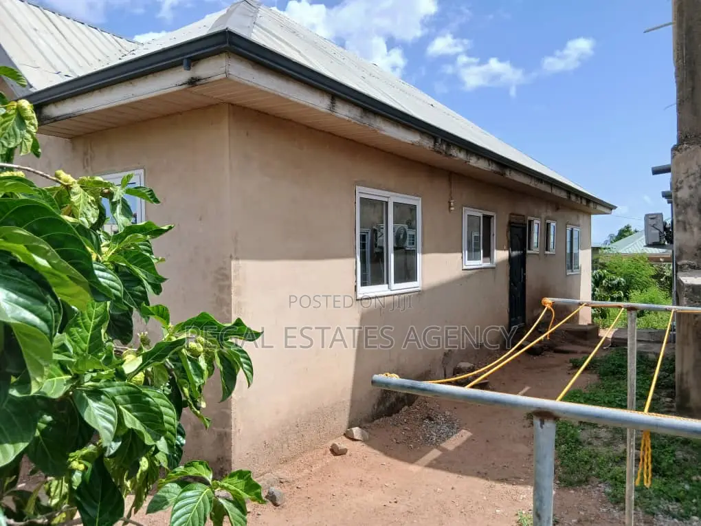 3bdrm House in Sarpeiman Opah Road, Amasaman for sale