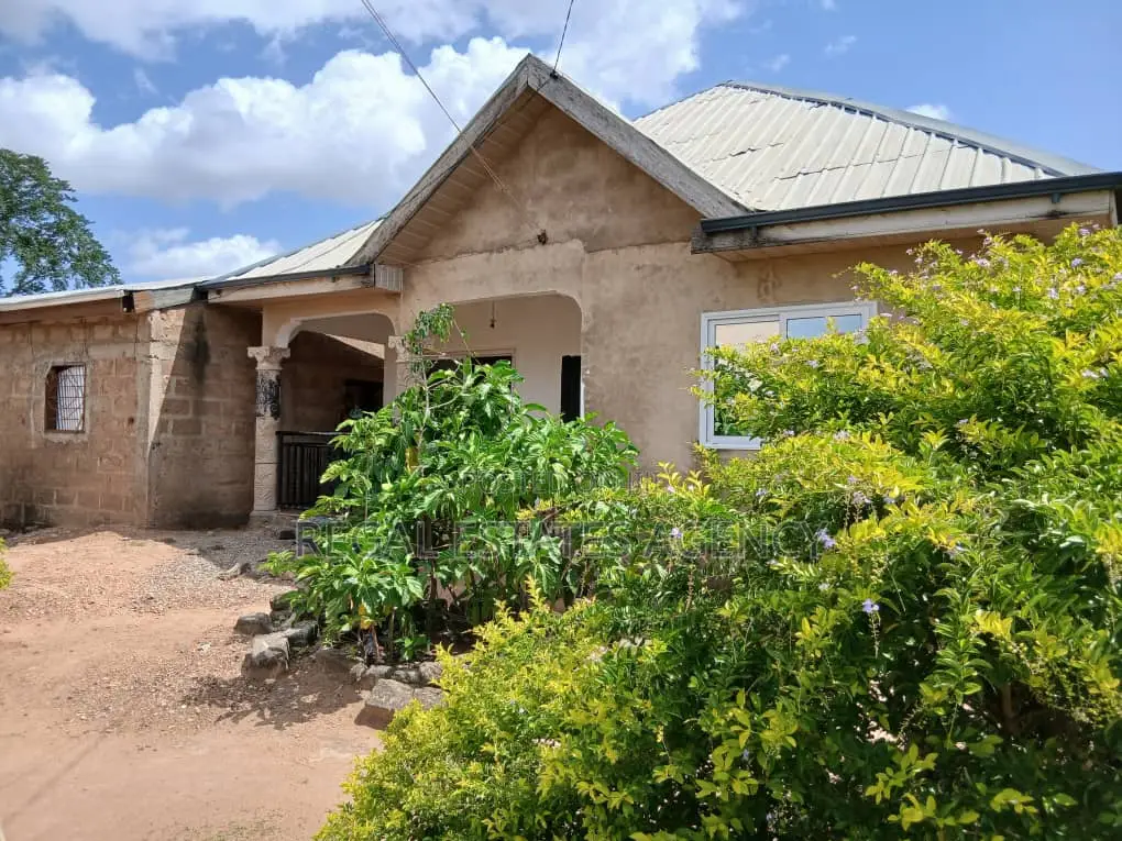 3bdrm House in Sarpeiman Opah Road, Amasaman for sale
