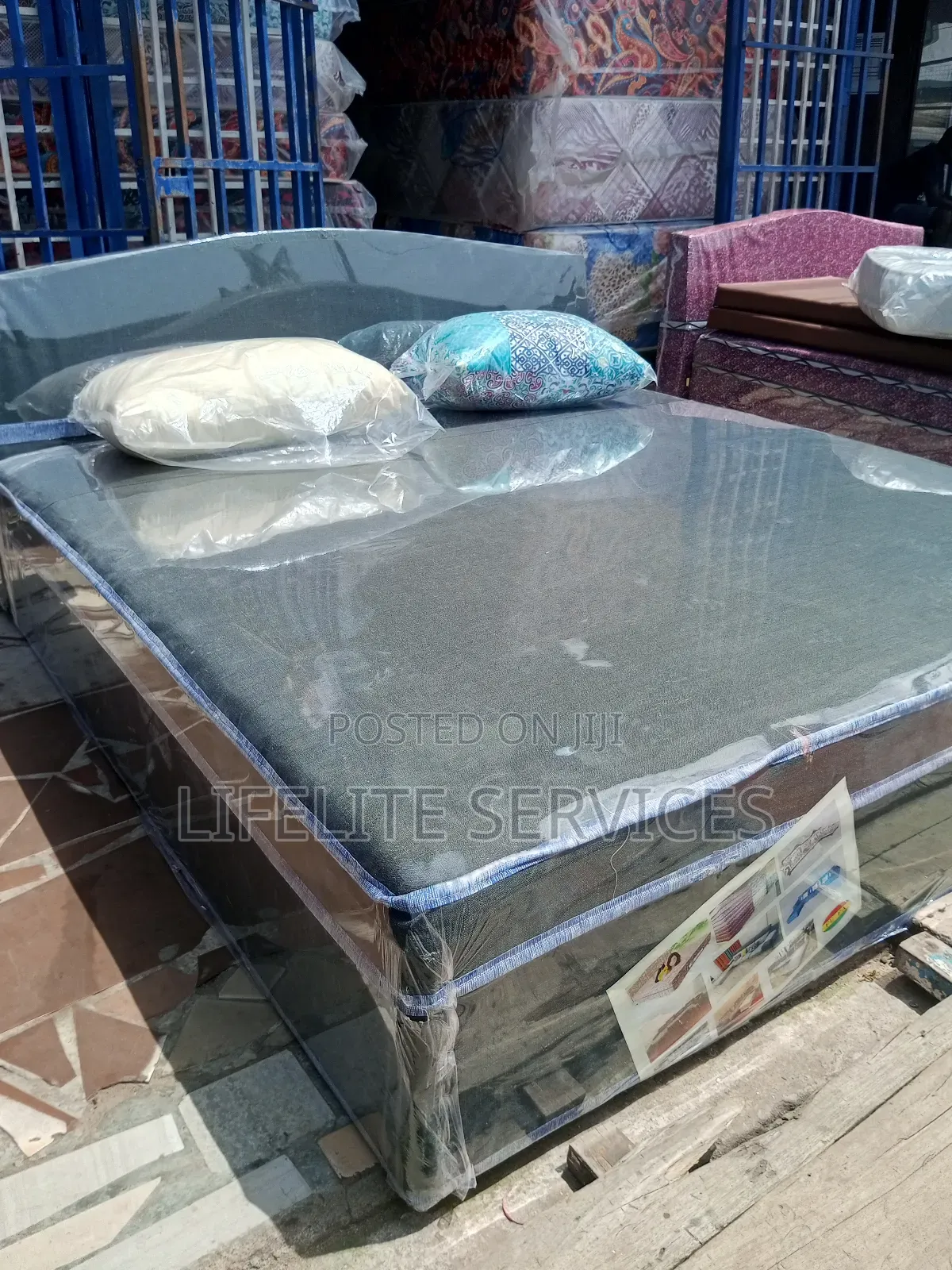 Easy Bed Foam Inbuilt+ Stands Queen Size