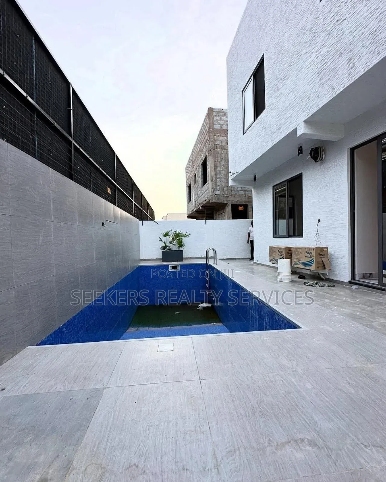 5bdrm House in Seekers Realty, Adenta for sale