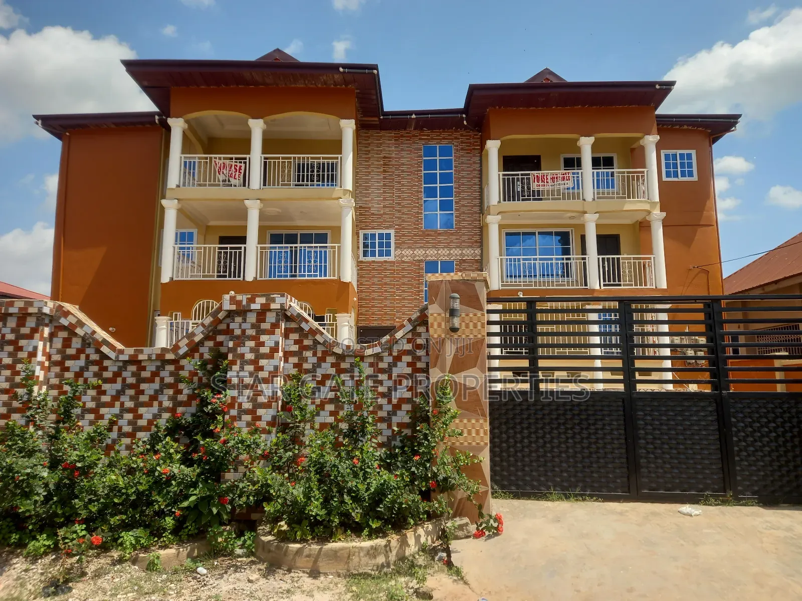 12bdrm House in Abuakwa, Kumasi Metropolitan for sale