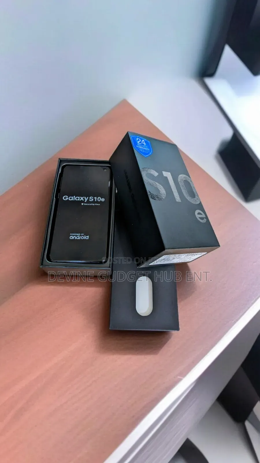 New Samsung Galaxy S10e 128 GB Green