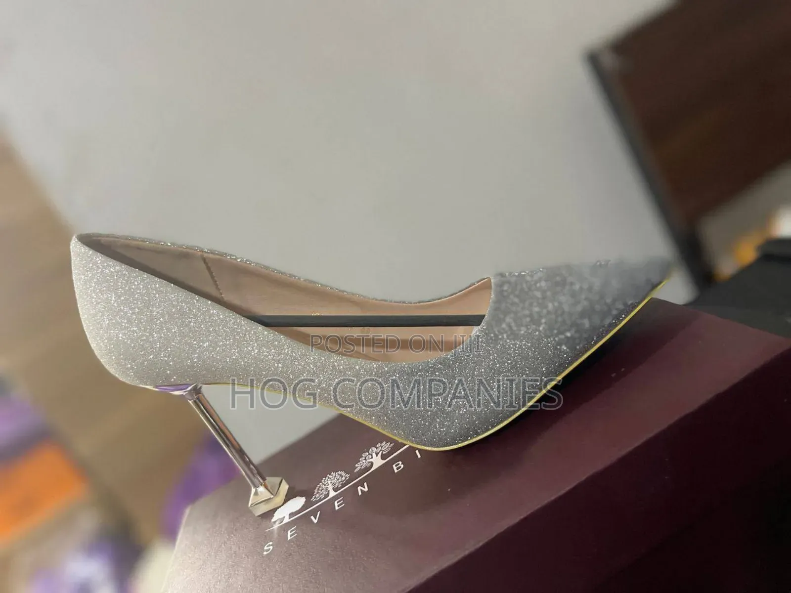 Ladies Shiny Pump Heels in Accra - Fast Delivery in 2 Hours