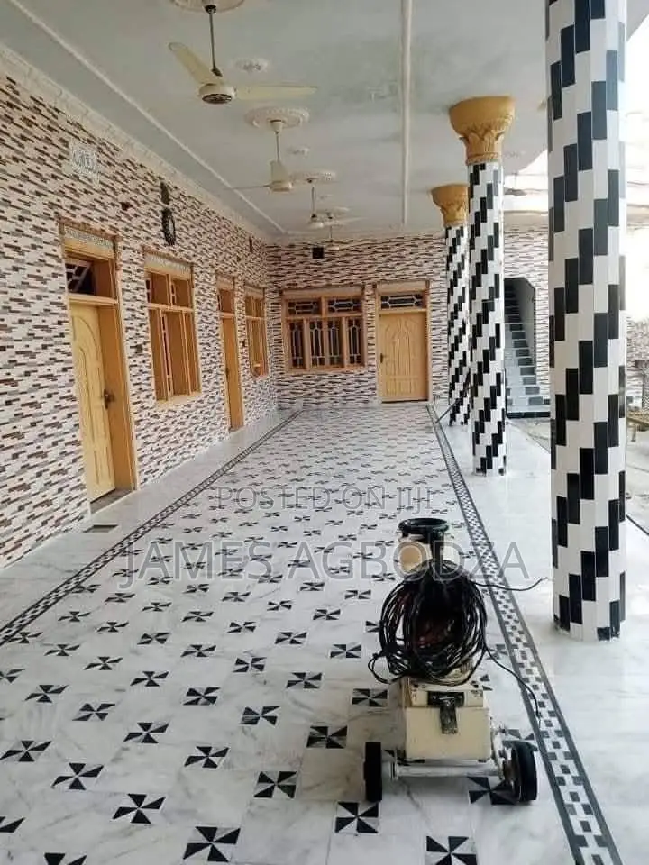 Master Tiler
