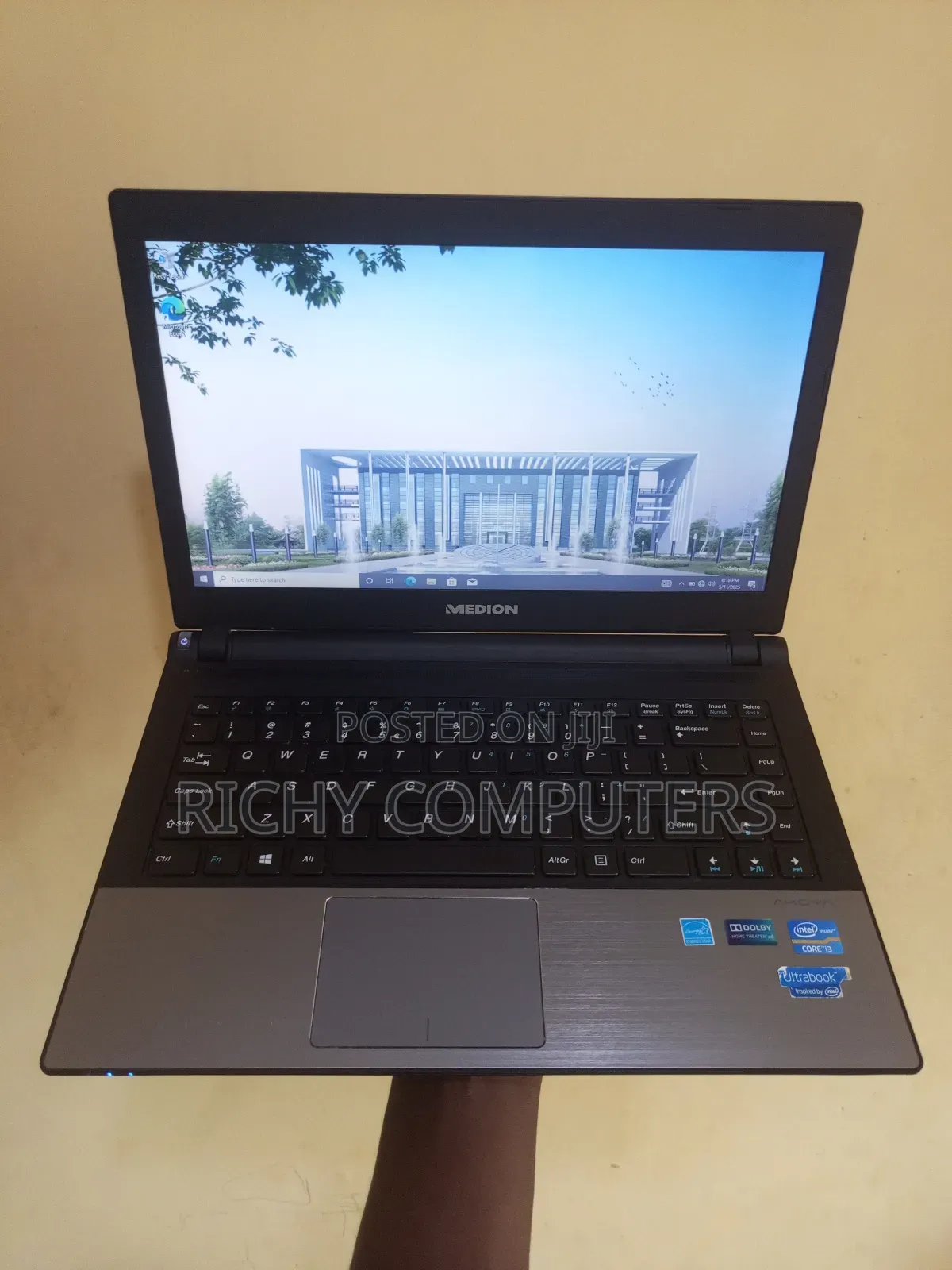 Laptop Medion 4GB Intel Core i3 HDD+SSD 320GB