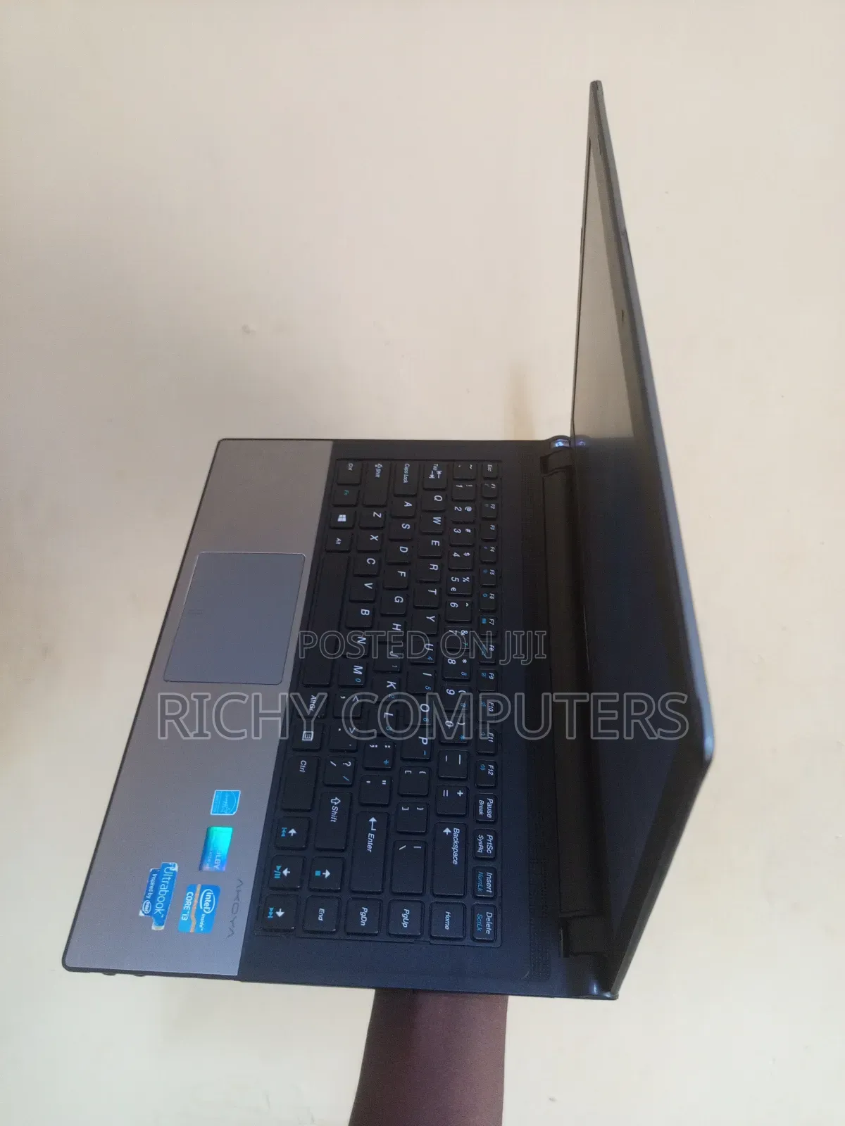 Laptop Medion 4GB Intel Core i3 HDD+SSD 320GB