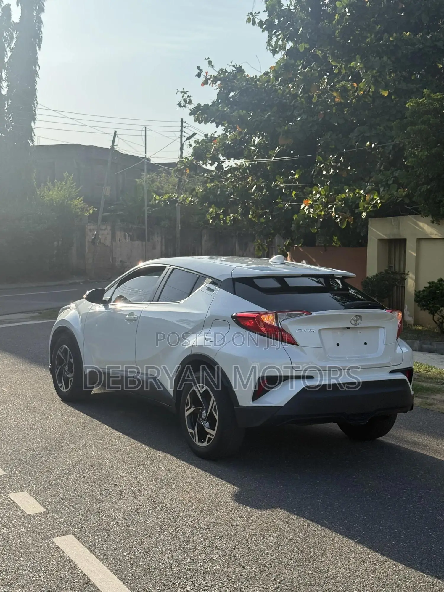 Toyota C-HR XLE 2021 White