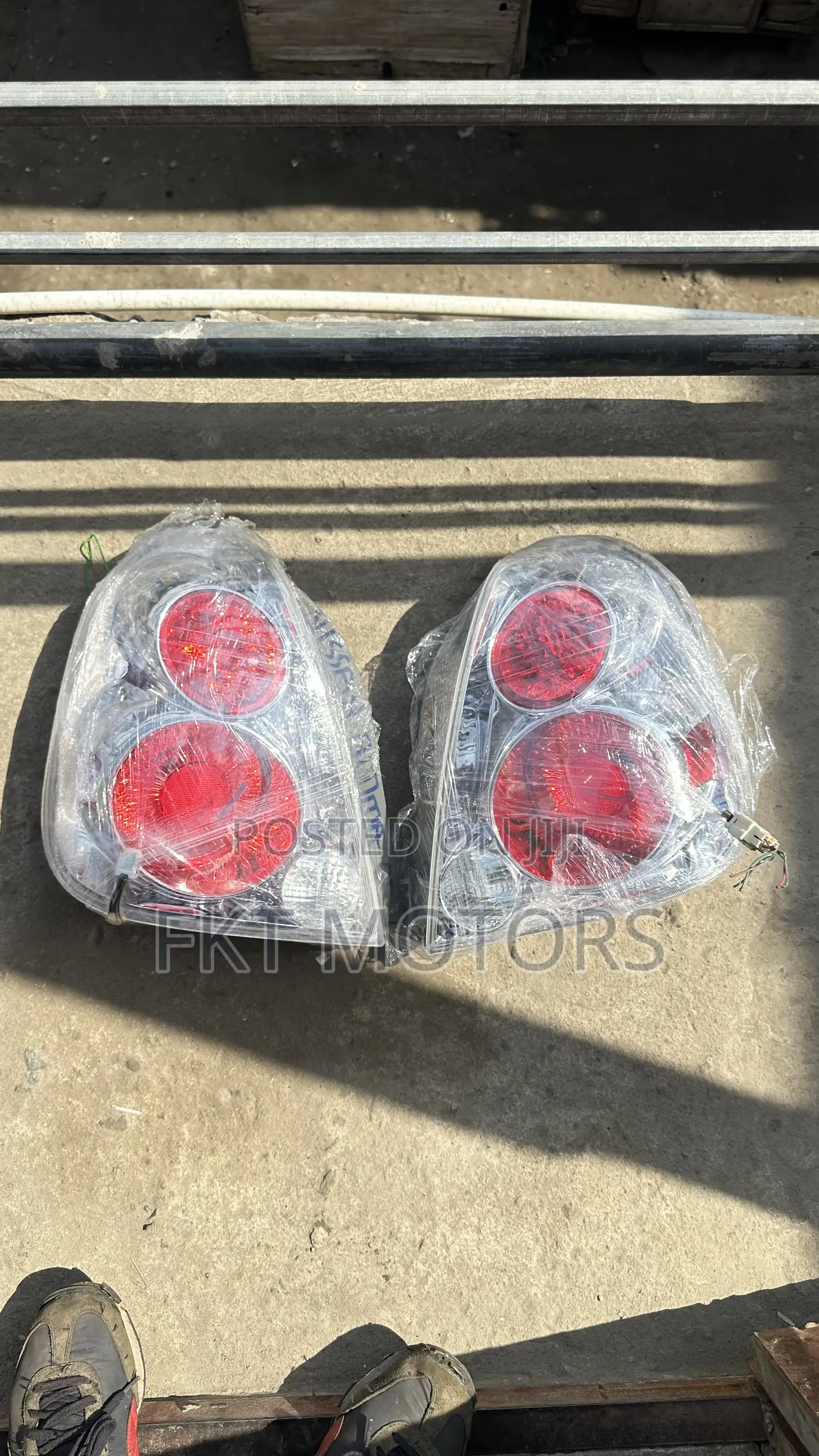 Nissan Altima Taillight 2001,2002,2003,2004,2005,2006,2007,