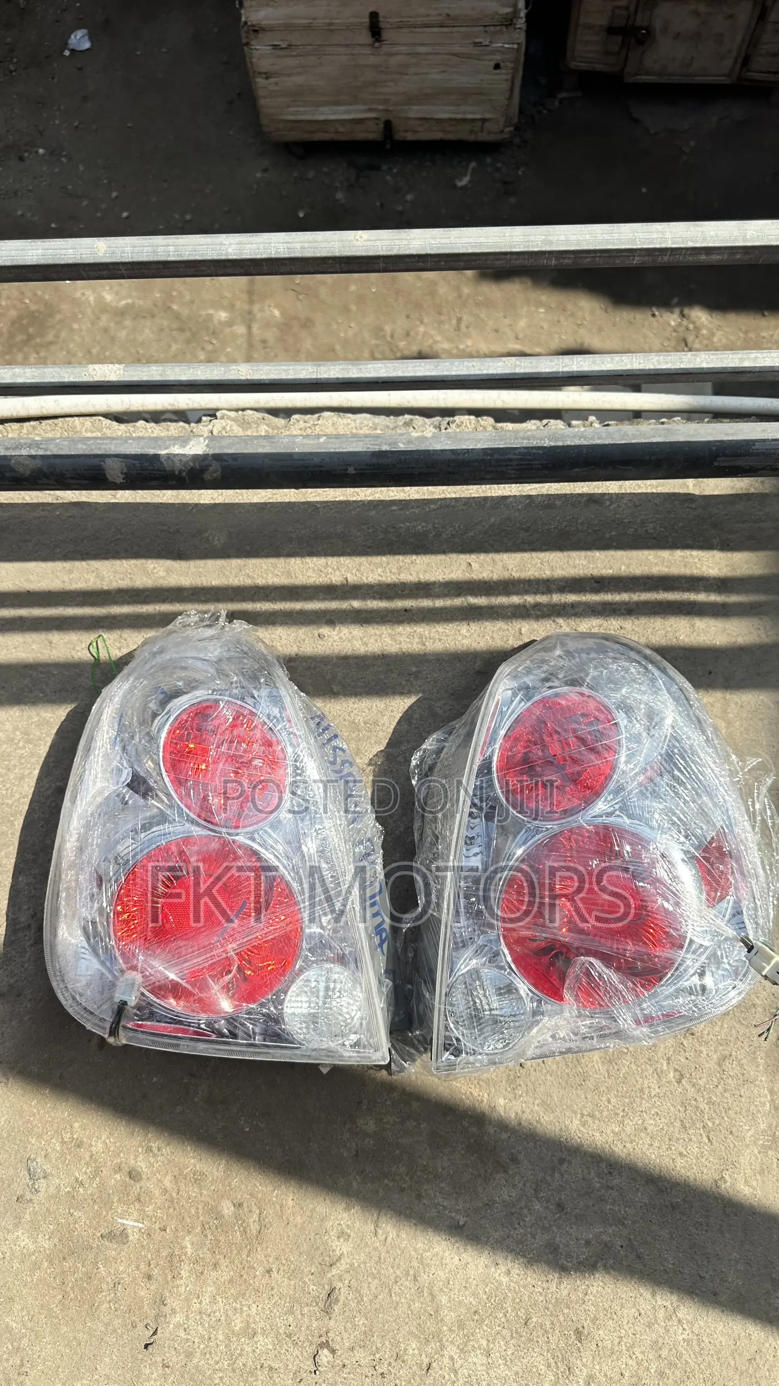 Nissan Altima Taillight 2001,2002,2003,2004,2005,2006,2007,