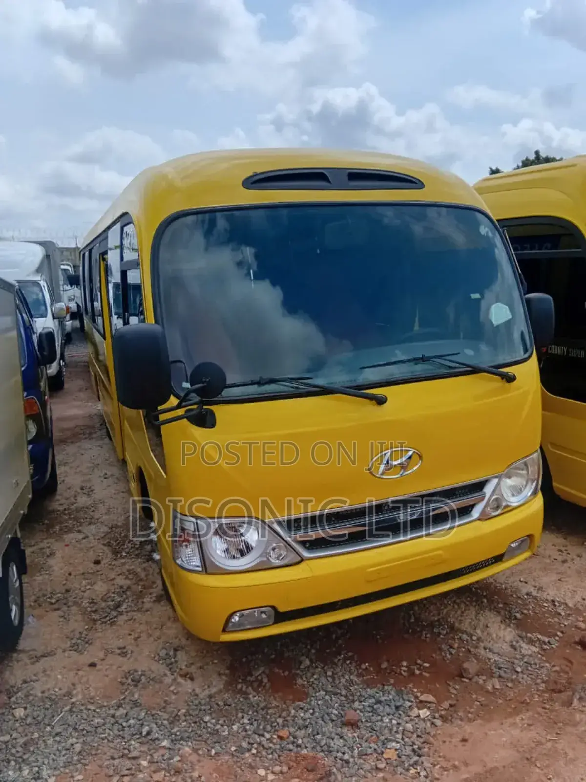 Hyundai County 2014 Yellow