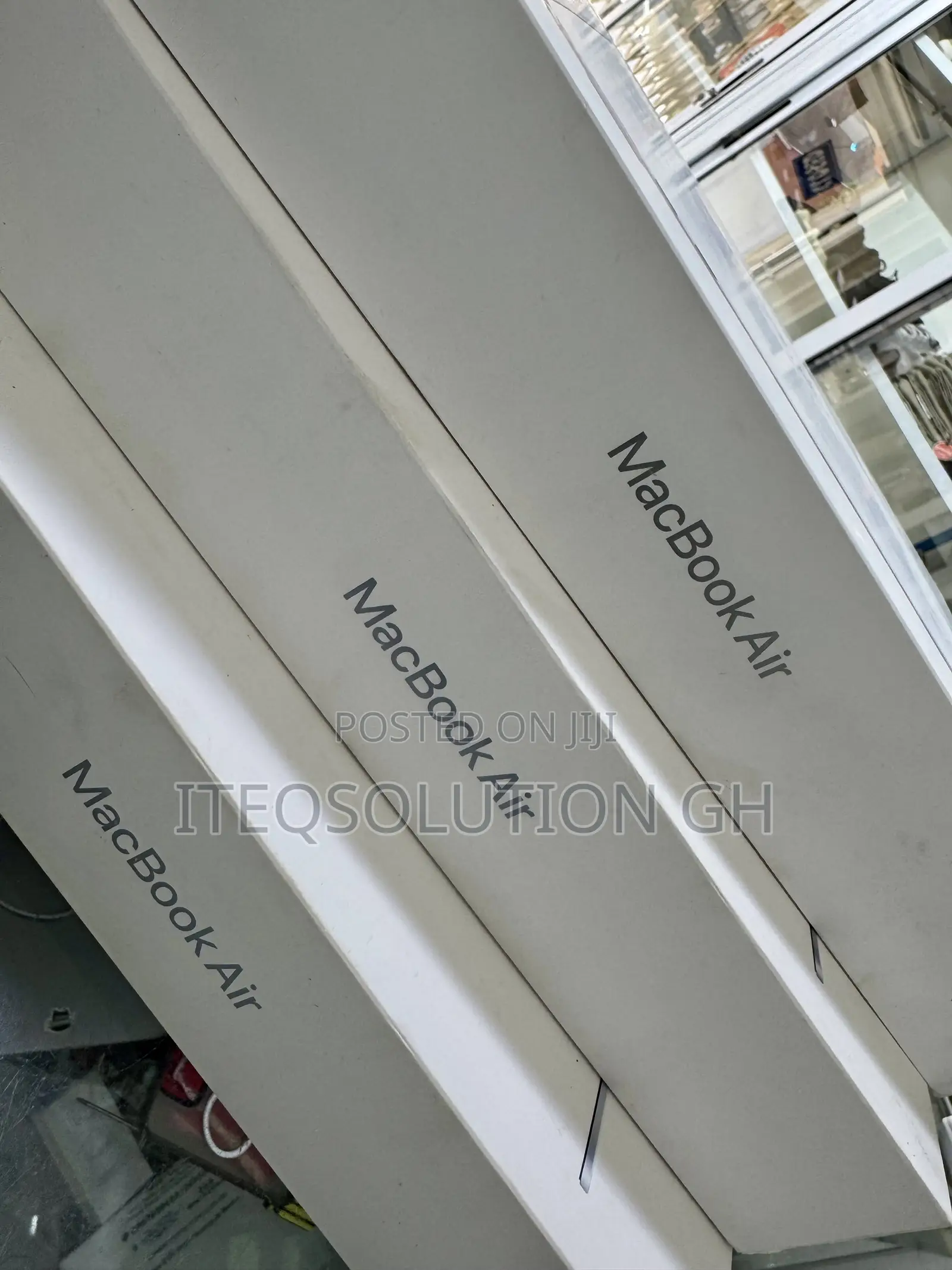 New Laptop Apple MacBook Air 2025 M4 13-inch 16GB Apple M4 SSD 256GB