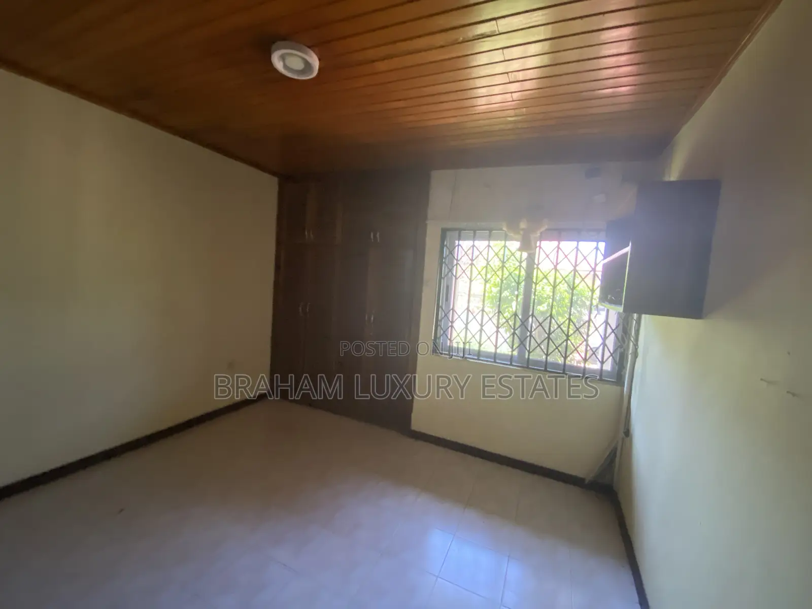 3bdrm House in Braham Luxury, Spintex for rent