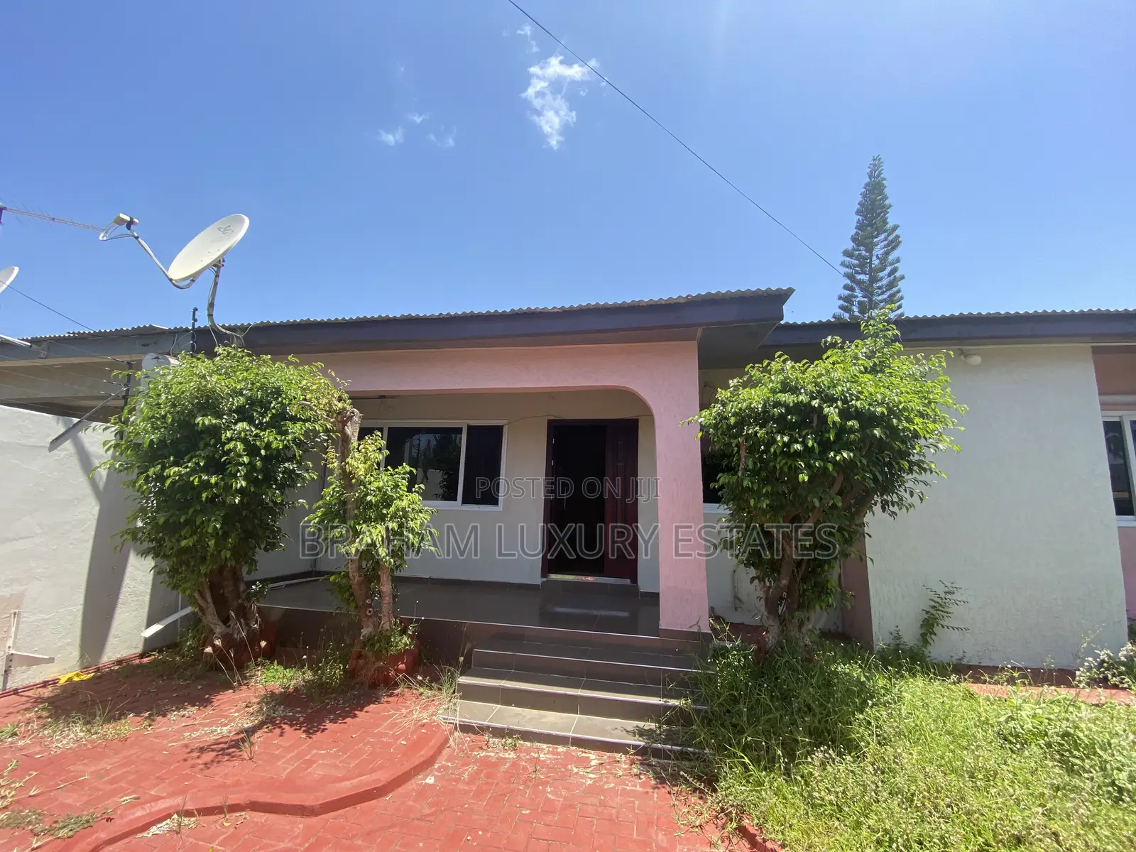 3bdrm House in Braham Luxury, Spintex for rent