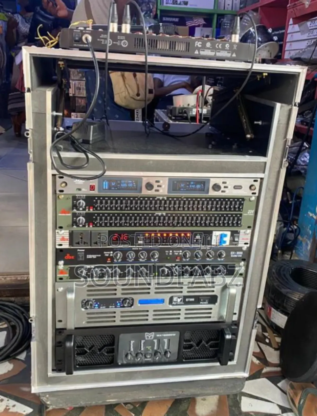 Full Line Array Speaker Set With Amplifier Rack Set