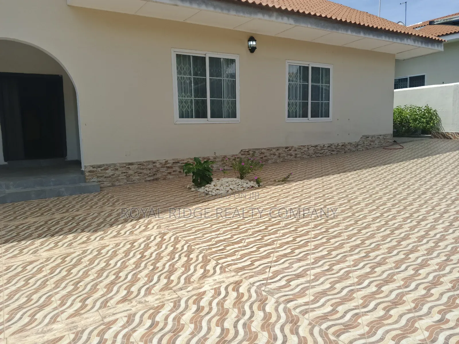 Furnished 4bdrm House in East Airport, Accra Metropolitan for rent